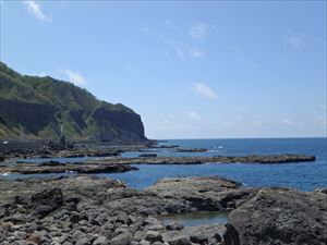 日本海のきれいな海岸線 竹富島とは少し違う