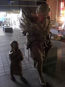 富山の薬売りの銅像