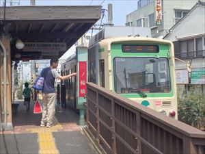 三ノ輪橋が始発の 早稲田へ向かう電車