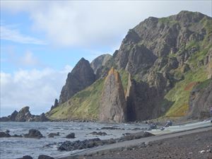 きれいな地蔵岩 観光客もいっぱい