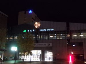 夜の帯広駅