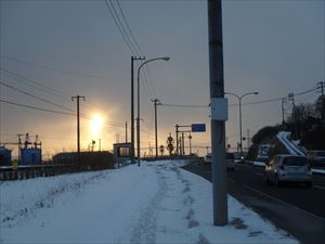 国道37号から暖かい夕日