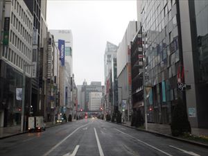 人のいない銀座通り