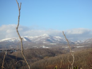 室蘭岳が きれいに見えていた 雪は沢山あるかい？