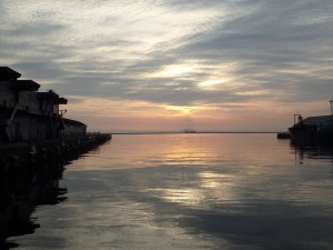 小樽港の朝焼け 残念、日の出は逃した