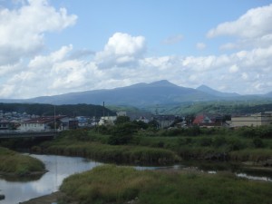 カムイヌプリと幌別川