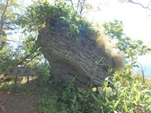 軍艦岩の日陰で休憩 あと少しと思っていたが・・・