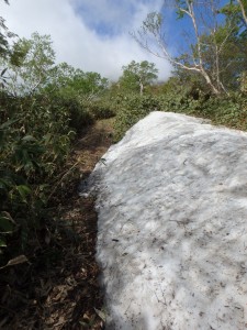 雪に足をとられないように