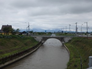 日本一長い用水路 毎秒42トンの水が流れる