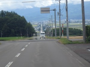 どこまでも延びる道