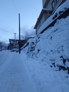 雪道を歩く