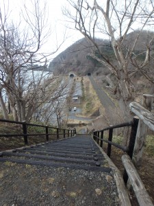 JRのトンネルが見える