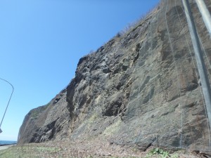 急な断崖が続く それで山道ができた