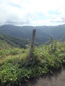 水分と行動食を摂りながら