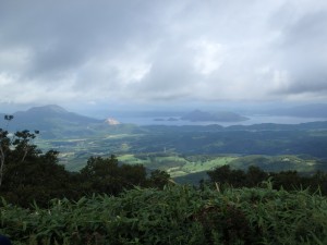 洞爺湖と昭和新山に有珠山