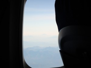 機内からうっすら 富士山が見えた