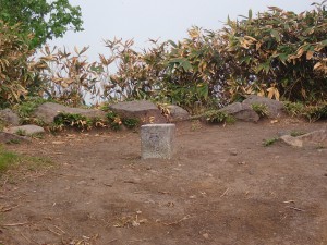 続々と登山者が到着 そそくさと退散