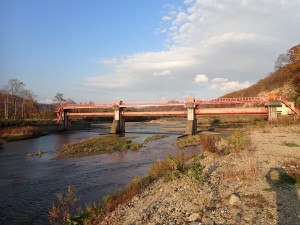 水道を通す橋