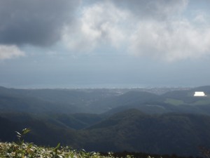 雲の下