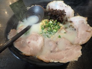 薄めのチャーシューが 食べやすくてうまい！