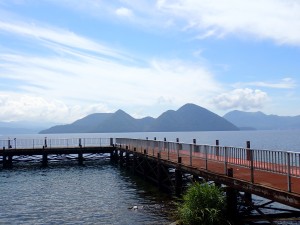 水辺に人が沢山