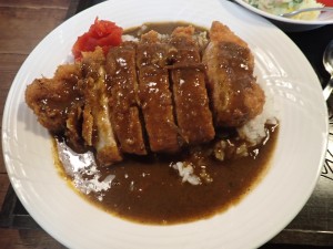 揚げたて厚切りの カツがうれしい