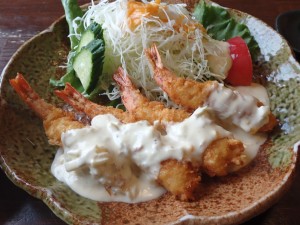 ここのエビフライは うまい！