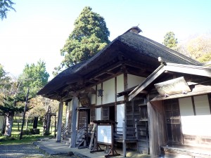 参拝者もちらほら