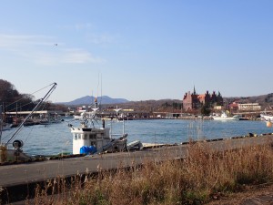 漁から戻る漁船 沢山で勇ましい