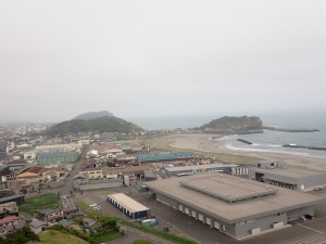 かすむ