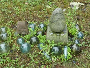浮き球が並ぶ
